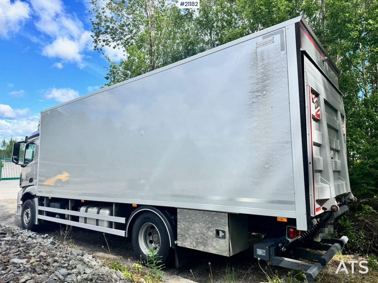 Mercedes Actros 1833 - Camión caja cerrada: foto 3 Mercedes Actros 1833 - Camión caja cerrada: foto 3