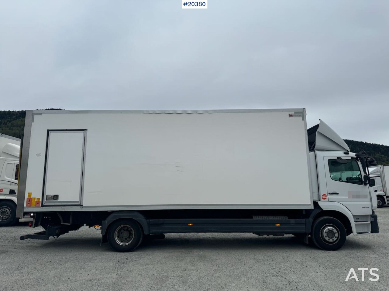 Camión caja cerrada Mercedes Atego 1524: foto 7