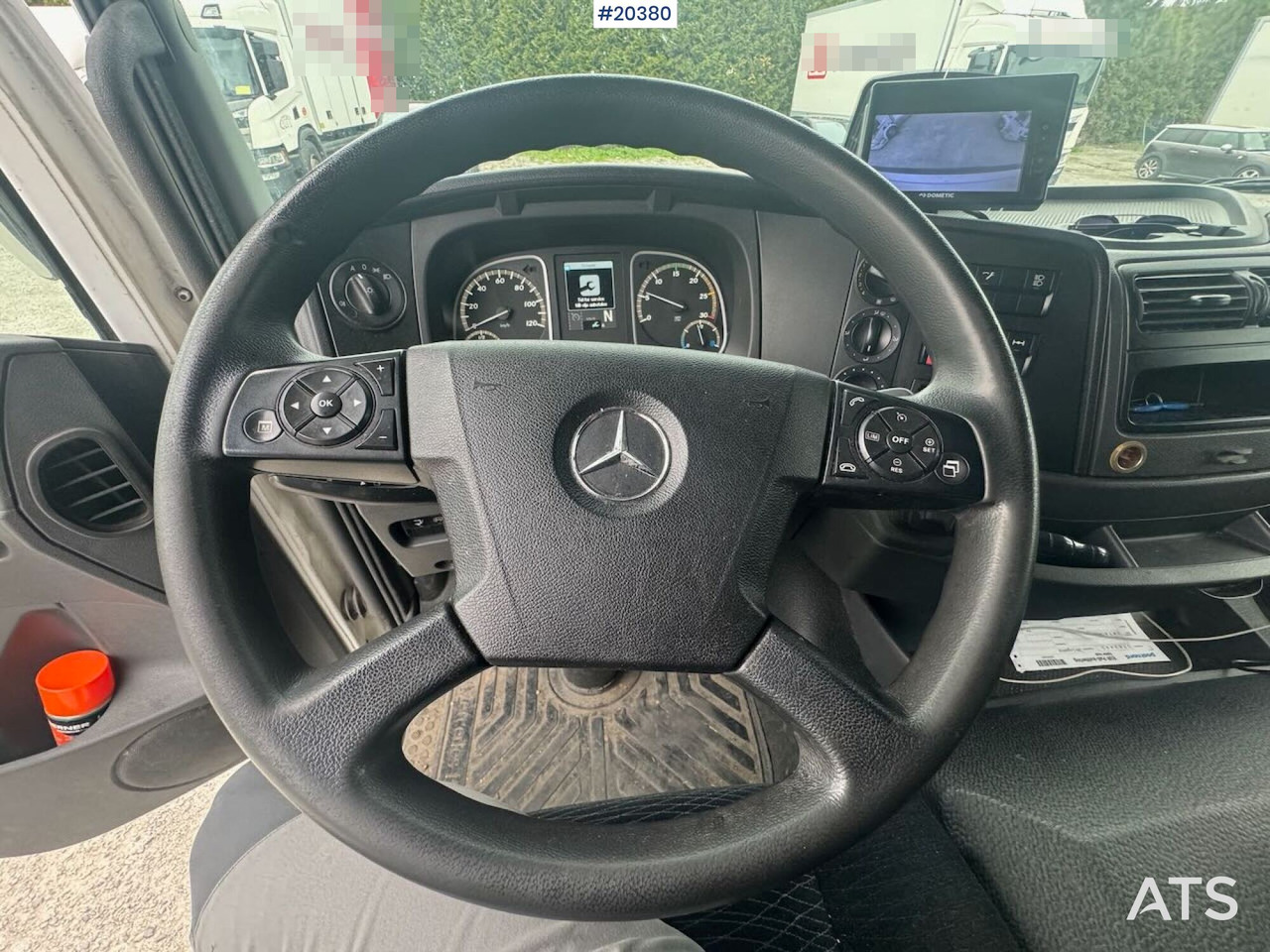 Camión caja cerrada Mercedes Atego 1524: foto 32