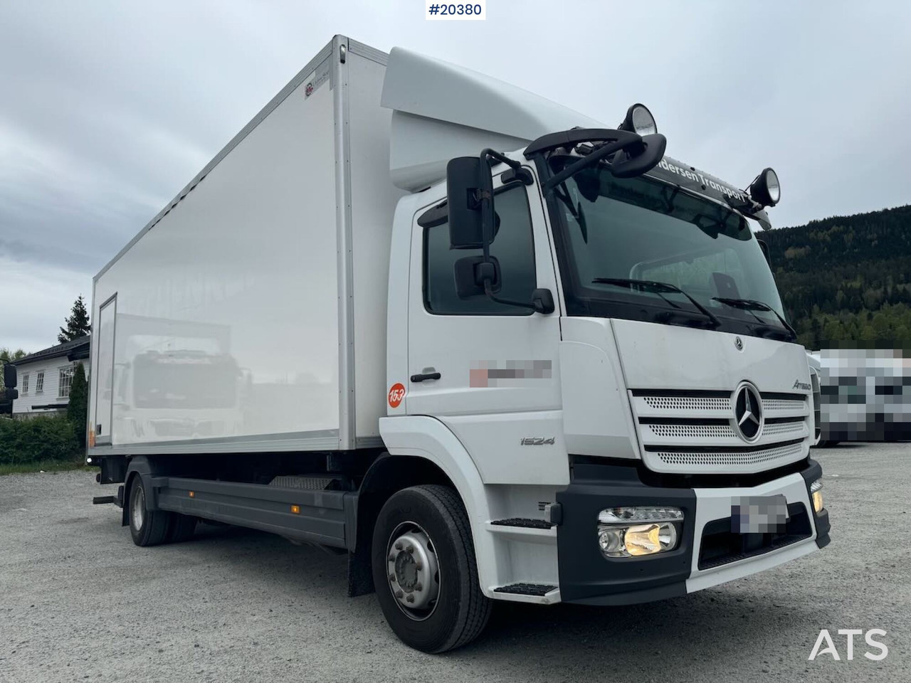 Camión caja cerrada Mercedes Atego 1524: foto 9