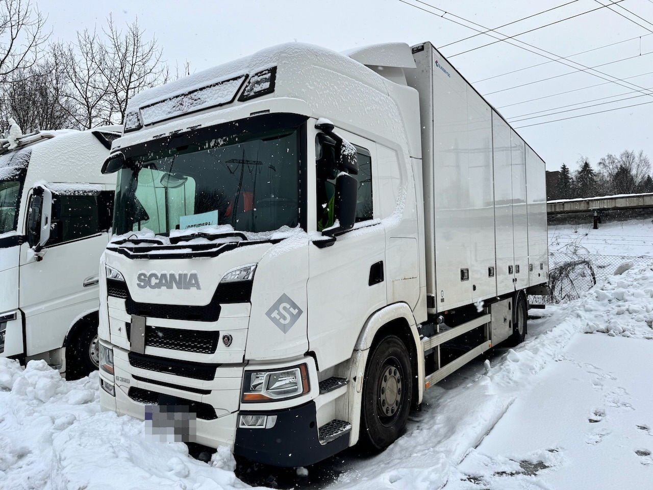 Scania G320 - Camión caja cerrada: foto 1 Scania G320 - Camión caja cerrada: foto 1