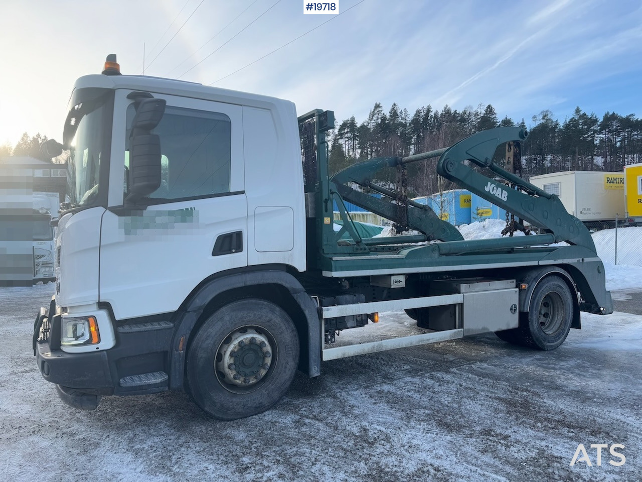 Scania P320 - Portacontenedor de cadenas camión: foto 2 Scania P320 - Portacontenedor de cadenas camión: foto 2