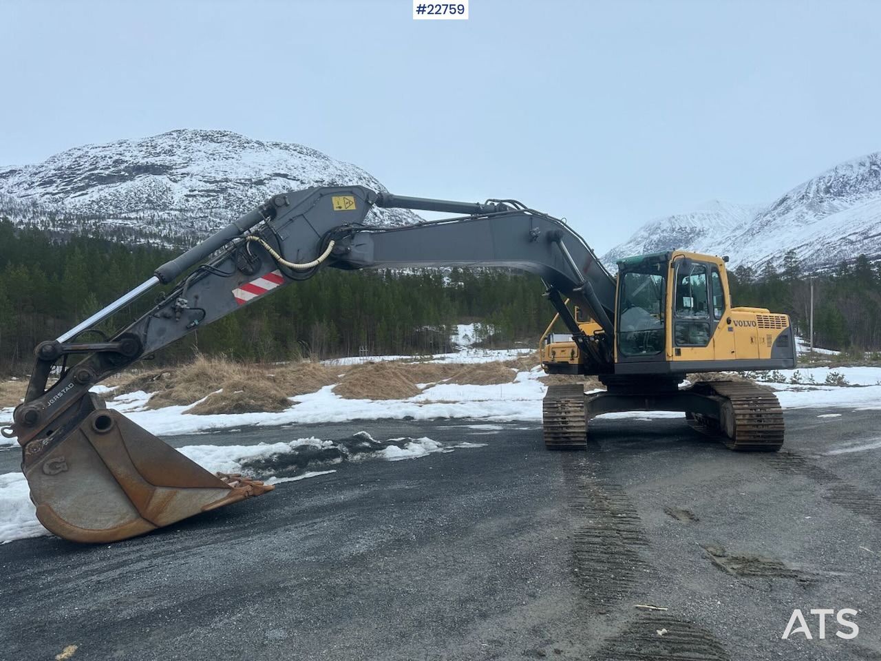 Volvo EC240BLC gravemaskin m/ en skuffe. Nylig sertifisert! SE VIDEO - Excavadora de cadenas: foto 1 Volvo EC240BLC gravemaskin m/ en skuffe. Nylig sertifisert! SE VIDEO - Excavadora de cadenas: foto 1