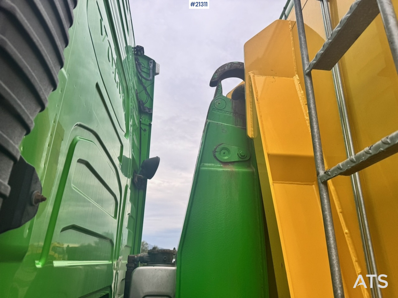 Multibasculante camión Volvo FH16 750 6x2 Krokbil: foto 25