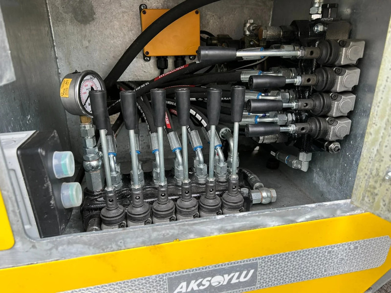 AKSOYLU AKT2 versie II special met extra Functie's 6 car-loader Autotransporter - Portavehículos semirremolque: foto 4 AKSOYLU AKT2 versie II special met extra Functie's 6 car-loader Autotransporter - Portavehículos semirremolque: foto 4