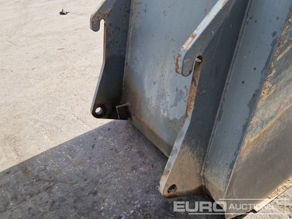 Cazo 40" Front Loading Bucket to suit Volvo L20: foto 6