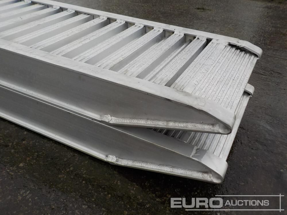Unused CLM 85.25 Aluminium Loading Ramps (2 of) 2920kg Capacity, 2500mm Length - Otros: foto 3 Unused CLM 85.25 Aluminium Loading Ramps (2 of) 2920kg Capacity, 2500mm Length - Otros: foto 3