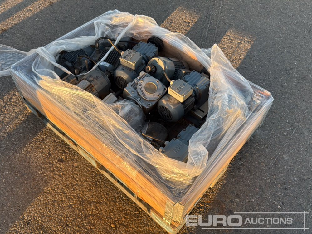 Pallet of Electric Gear Motor (10 of) - Equipo de construcción: foto 2 Pallet of Electric Gear Motor (10 of) - Equipo de construcción: foto 2