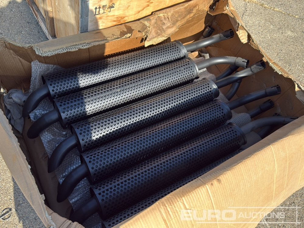 Pallet of Exhaust Silencers to Suit Deuz Motors for Ausa (12 of) - Equipo de construcción: foto 2 Pallet of Exhaust Silencers to Suit Deuz Motors for Ausa (12 of) - Equipo de construcción: foto 2