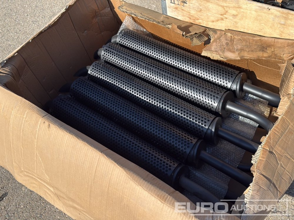 Pallet of Exhaust Silencers to Suit Deuz Motors for Ausa (12 of) - Equipo de construcción: foto 3 Pallet of Exhaust Silencers to Suit Deuz Motors for Ausa (12 of) - Equipo de construcción: foto 3