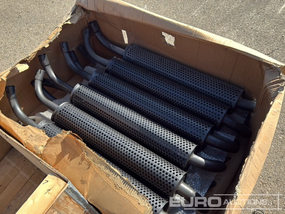 Pallet of Exhaust Silencers to Suit Deuz Motors for Ausa (12 of) - Equipo de construcción: foto 1 Pallet of Exhaust Silencers to Suit Deuz Motors for Ausa (12 of) - Equipo de construcción: foto 1