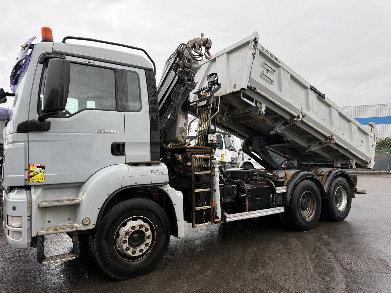 Camion porteur grue bi-benne MAN TGS 26.320 AB-504-HR - Volquete camión, Camión grúa: foto 4 Camion porteur grue bi-benne MAN TGS 26.320 AB-504-HR - Volquete camión, Camión grúa: foto 4