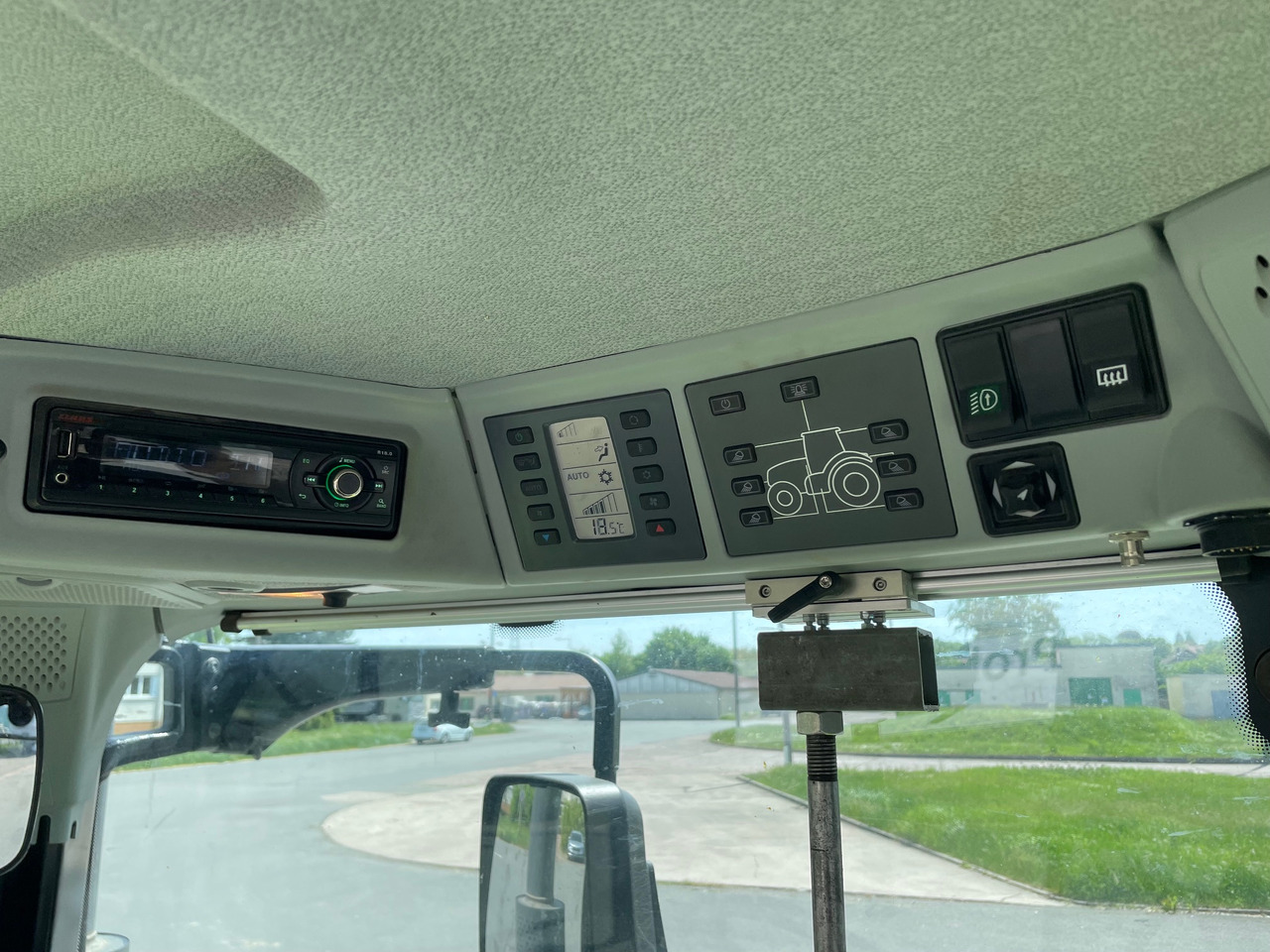 Claas Arion 660 C-matic - Tractor: foto 2 Claas Arion 660 C-matic - Tractor: foto 2