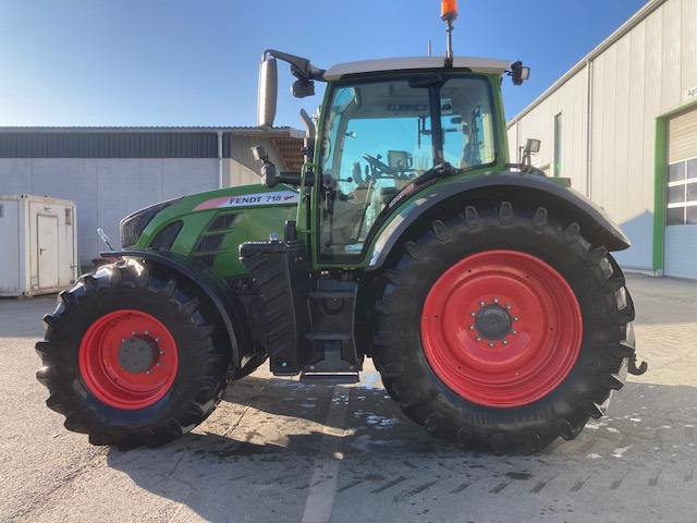Fendt 718 Vario S4 Profi Plus - Tractor: foto 1 Fendt 718 Vario S4 Profi Plus - Tractor: foto 1