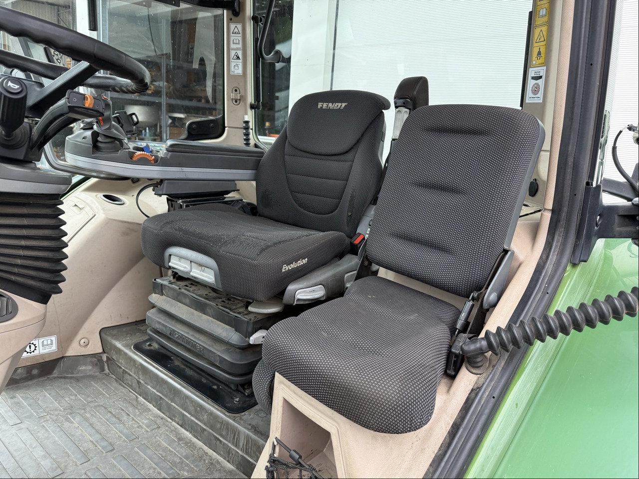 Tractor Fendt 724 Vario S4 Profi: foto 14
