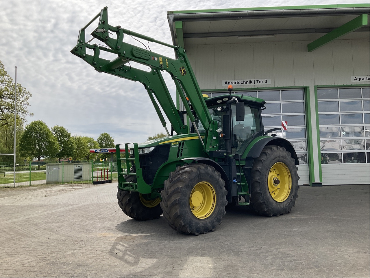 John Deere 7310 R - Tractor: foto 1 John Deere 7310 R - Tractor: foto 1