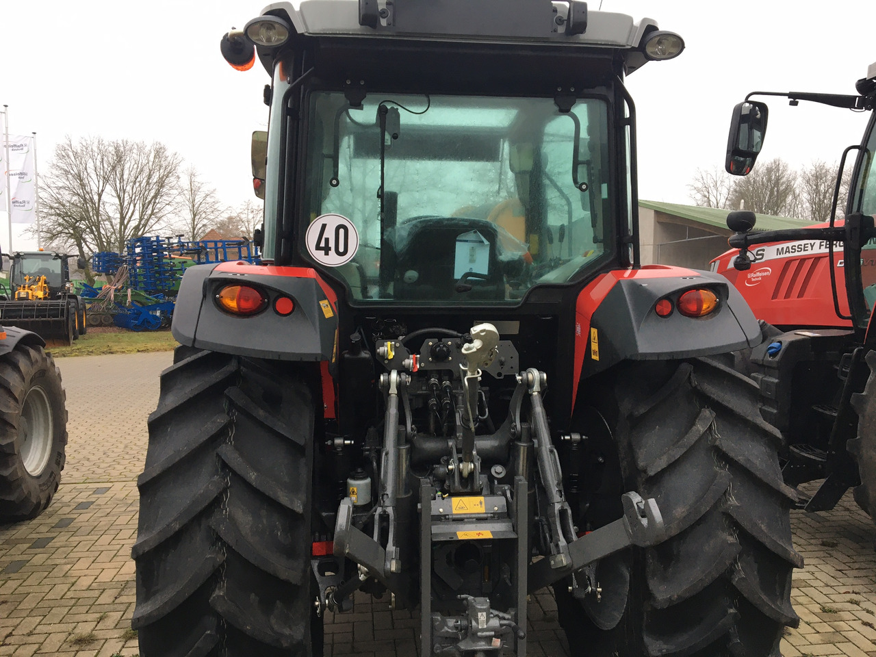 Massey Ferguson 5711 M Dyna-4 4WD Essent - Tractor: foto 5 Massey Ferguson 5711 M Dyna-4 4WD Essent - Tractor: foto 5