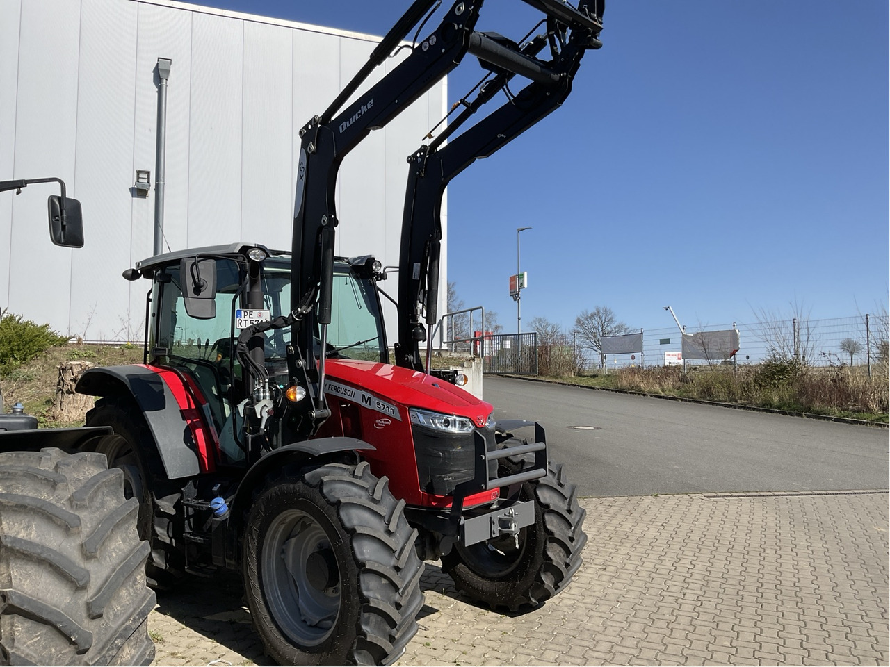 Massey Ferguson 5711M Dyna-44WD Cab Essen - Tractor: foto 1 Massey Ferguson 5711M Dyna-44WD Cab Essen - Tractor: foto 1