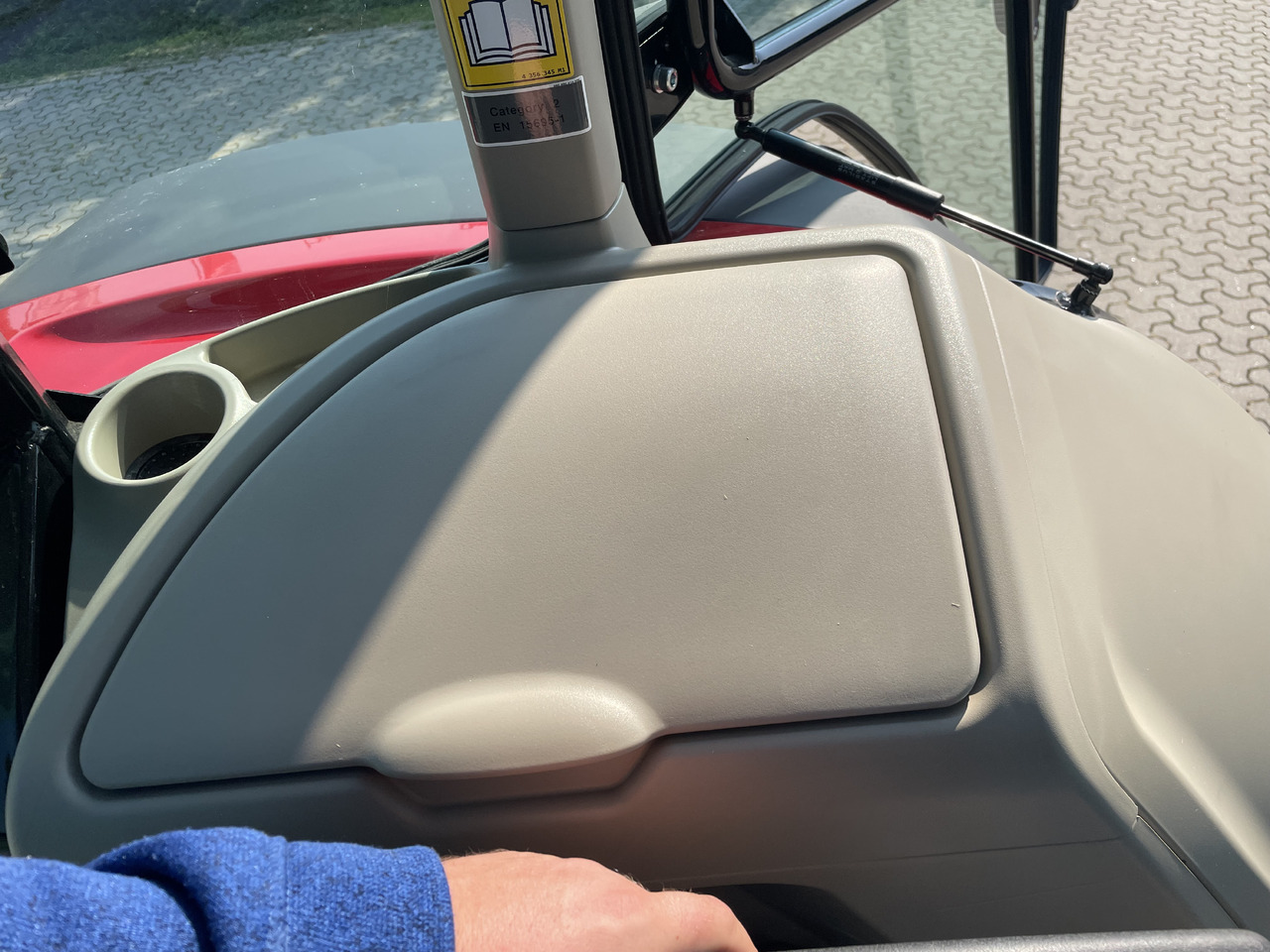 Tractor Massey Ferguson 5712M 4WD Cab Essential: foto 8