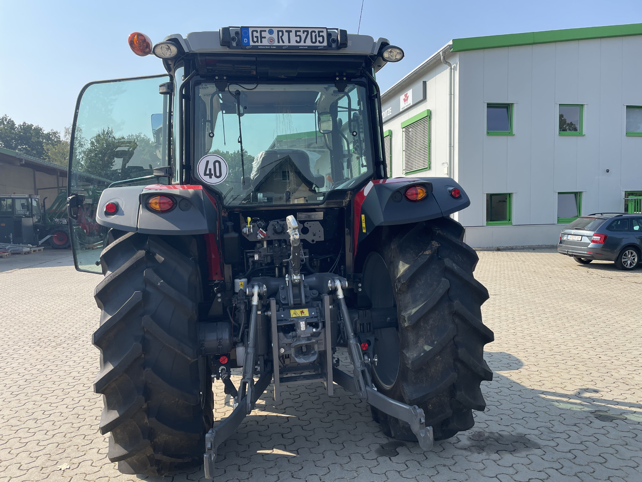 Tractor Massey Ferguson 5712M 4WD Cab Essential: foto 9