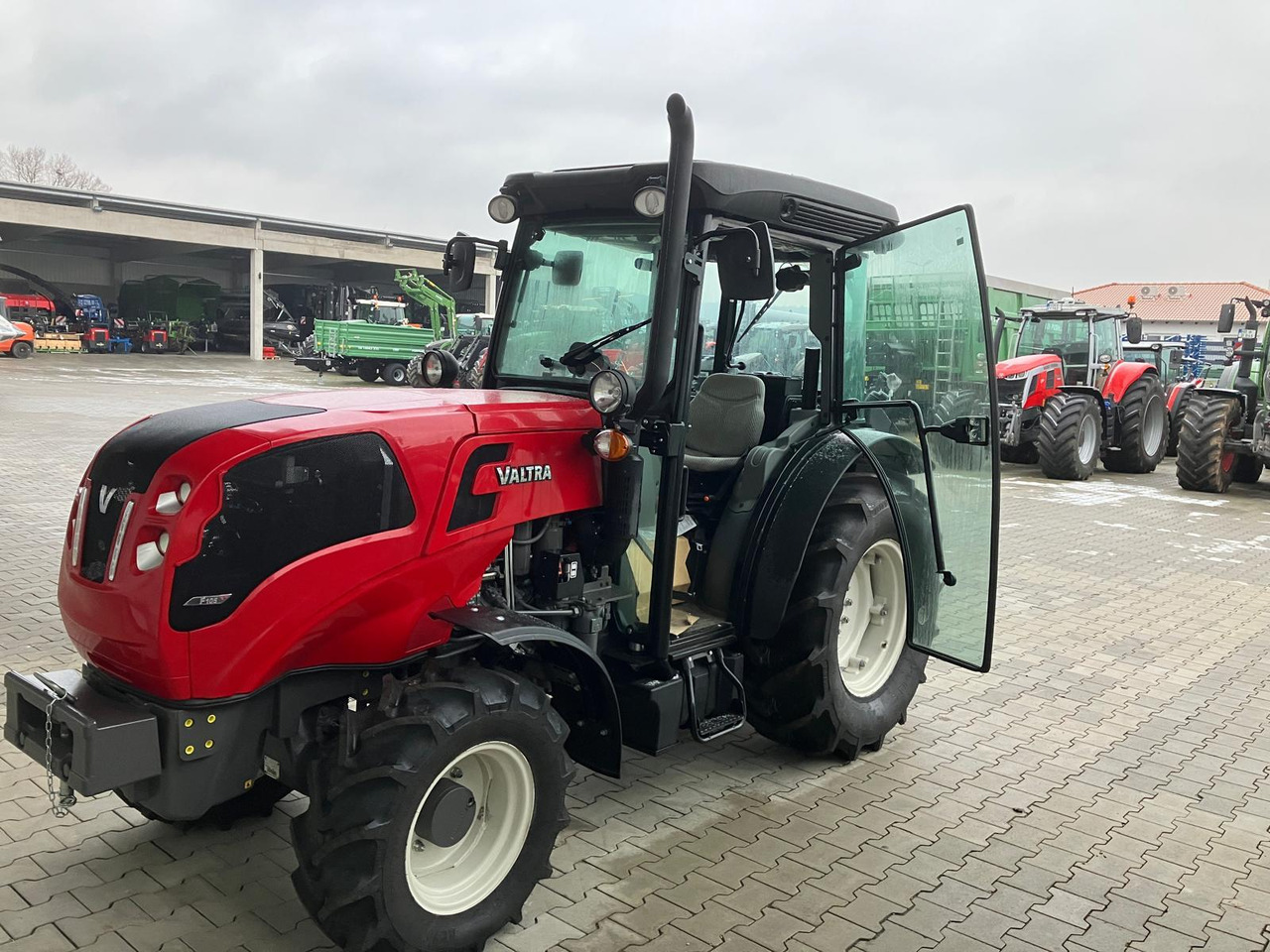 Valtra F105N St5 - Tractor: foto 1 Valtra F105N St5 - Tractor: foto 1