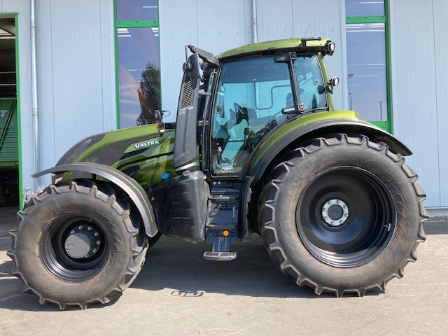 Valtra T 235 Versu - Tractor: foto 1 Valtra T 235 Versu - Tractor: foto 1