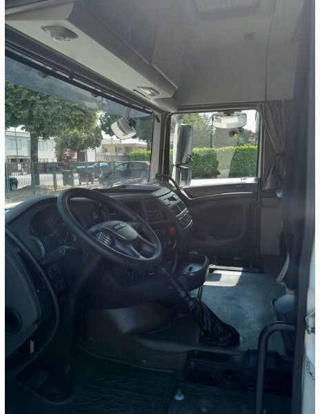 DAF XF106 - Cabina e interior para Camión: foto 4 DAF XF106 - Cabina e interior para Camión: foto 4