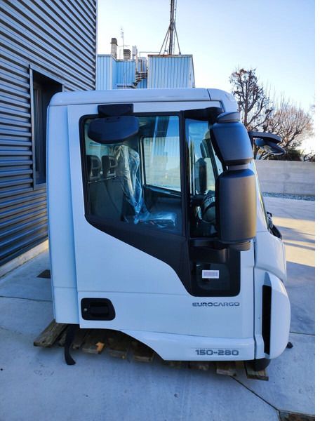 Iveco Day Cab - Cabina e interior para Camión: foto 2 Iveco Day Cab - Cabina e interior para Camión: foto 2