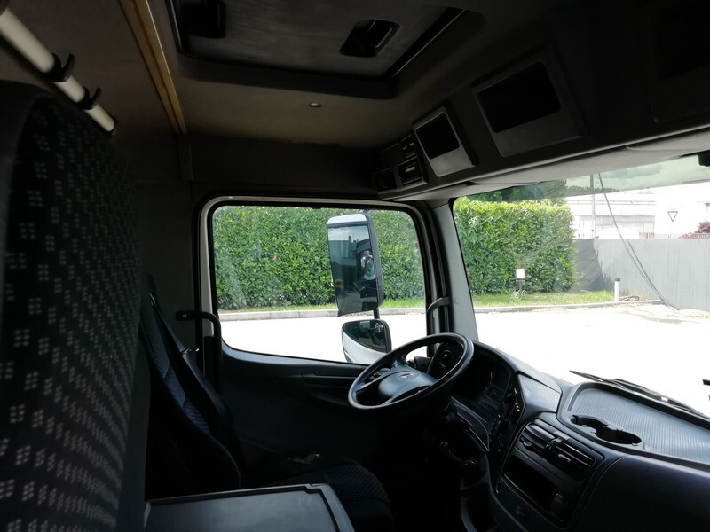 Mercedes-Benz Atego ,Axor - Cabina e interior para Camión: foto 4 Mercedes-Benz Atego ,Axor - Cabina e interior para Camión: foto 4