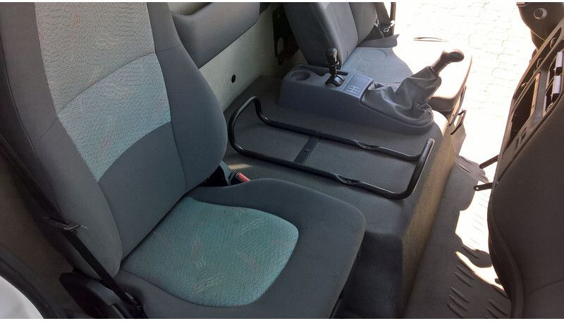 Renault PREMIUM DISTRIBUTION - KERAX - Cabina e interior para Camión: foto 1 Renault PREMIUM DISTRIBUTION - KERAX - Cabina e interior para Camión: foto 1