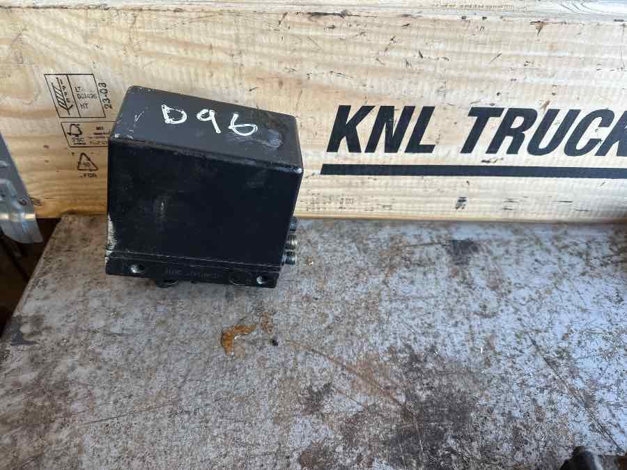 DAF CAB TILT PUMP 1914281 - Cabina e interior para Camión: foto 2 DAF CAB TILT PUMP 1914281 - Cabina e interior para Camión: foto 2