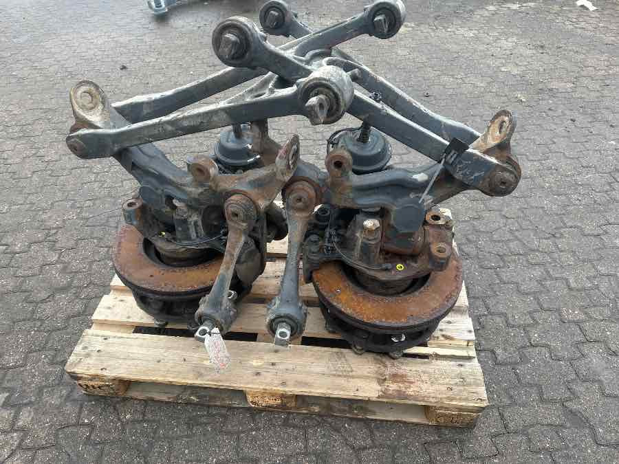 MERCEDES TRAILING AXLE A0023907000 - Eje y piezas para Autobús: foto 1 MERCEDES TRAILING AXLE A0023907000 - Eje y piezas para Autobús: foto 1