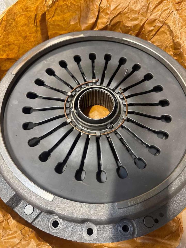 SCANIA CLUCH PRESSURE PLATE 1854206 // NEW - Caja de cambios y piezas para Camión: foto 2 SCANIA CLUCH PRESSURE PLATE 1854206 // NEW - Caja de cambios y piezas para Camión: foto 2