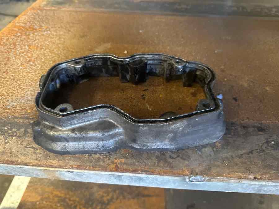SCANIA CYLINDERHEAD COVER 1476399 - Motor y piezas para Camión: foto 2 SCANIA CYLINDERHEAD COVER 1476399 - Motor y piezas para Camión: foto 2