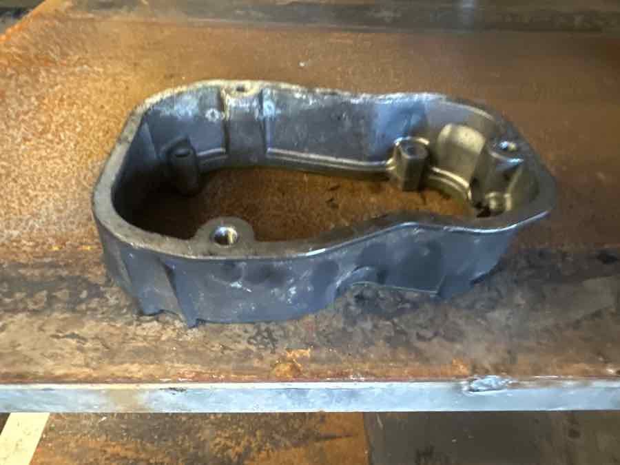 SCANIA CYLINDERHEAD COVER 2130216 - Motor y piezas para Camión: foto 2 SCANIA CYLINDERHEAD COVER 2130216 - Motor y piezas para Camión: foto 2