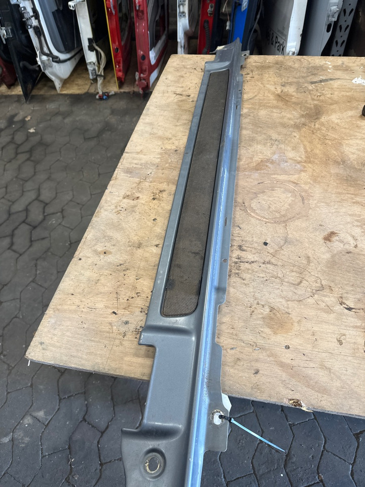 SCANIA GRILL 1748086 - Carrocería y exterior para Camión: foto 1 SCANIA GRILL 1748086 - Carrocería y exterior para Camión: foto 1