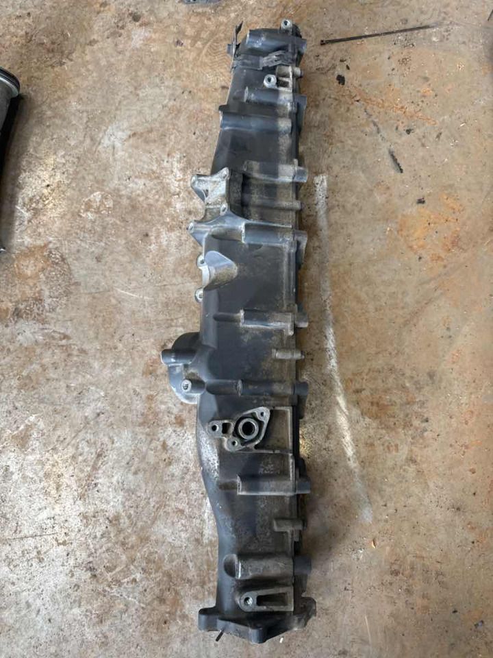 SCANIA INTAKE PIPE 2350396 - Motor y piezas para Camión: foto 2 SCANIA INTAKE PIPE 2350396 - Motor y piezas para Camión: foto 2