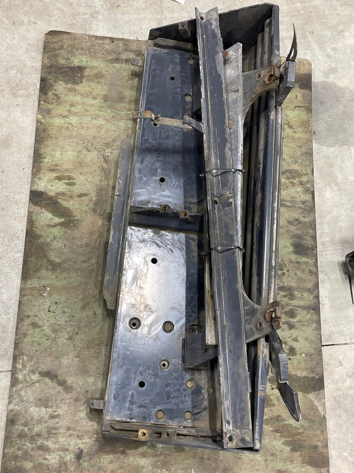 SCANIA batteri kasse VG 5111 - Cabezal de bloque para Camión: foto 1 SCANIA batteri kasse VG 5111 - Cabezal de bloque para Camión: foto 1