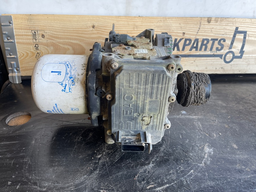 VOLVO AIR DRYER 22242663 - Bastidor/ Chasis para Camión: foto 3 VOLVO AIR DRYER 22242663 - Bastidor/ Chasis para Camión: foto 3