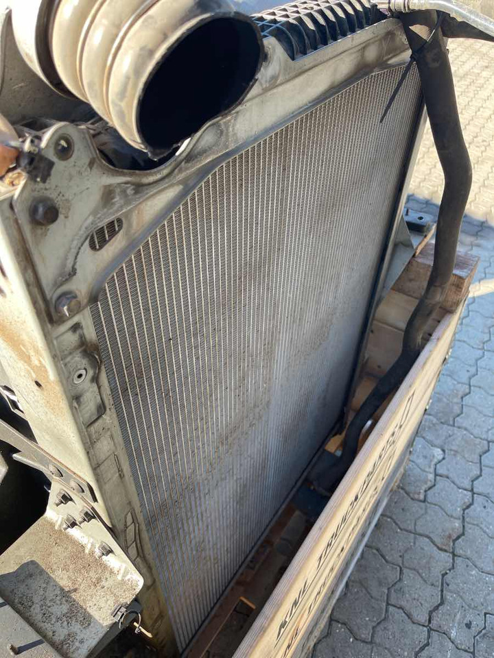 VOLVO COMPLETE COOLER / INTERCOOLER 23852082 - Sistema de refrigeración para Camión: foto 2 VOLVO COMPLETE COOLER / INTERCOOLER 23852082 - Sistema de refrigeración para Camión: foto 2