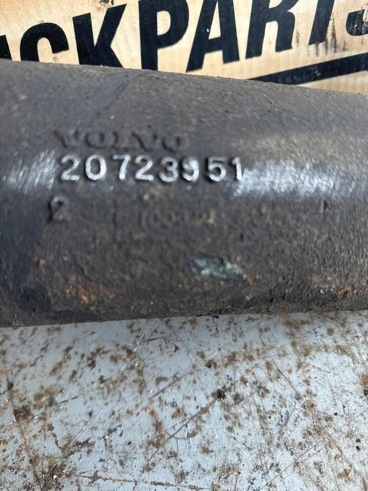 VOLVO COOLING PIPE 20723951 - Tubo de admisión de aire para Camión: foto 2 VOLVO COOLING PIPE 20723951 - Tubo de admisión de aire para Camión: foto 2