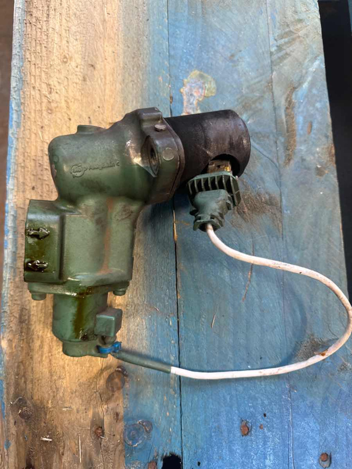 VOLVO EGR VALVE 22301902 - Motor y piezas para Camión: foto 1 VOLVO EGR VALVE 22301902 - Motor y piezas para Camión: foto 1