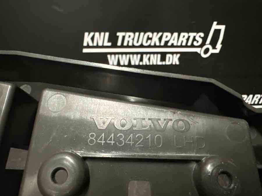 VOLVO PANEL 84434210 - Cabina e interior para Camión: foto 3 VOLVO PANEL 84434210 - Cabina e interior para Camión: foto 3