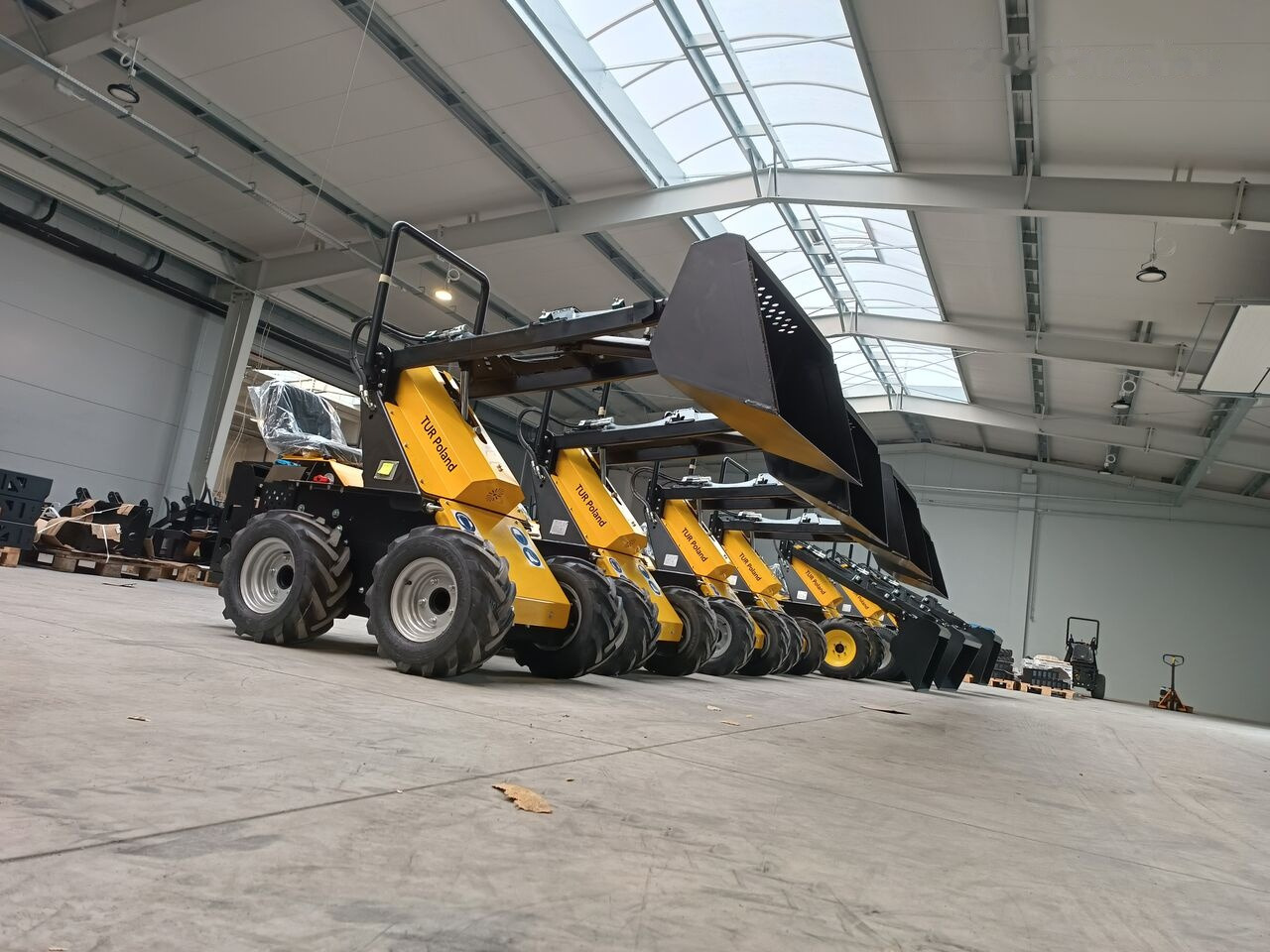 Tur Poland Mini Loader TUR N 520 Mini Hoflader Kompaktlader Briggs&Stratton - Minicargadora: foto 1 Tur Poland Mini Loader TUR N 520 Mini Hoflader Kompaktlader Briggs&Stratton - Minicargadora: foto 1