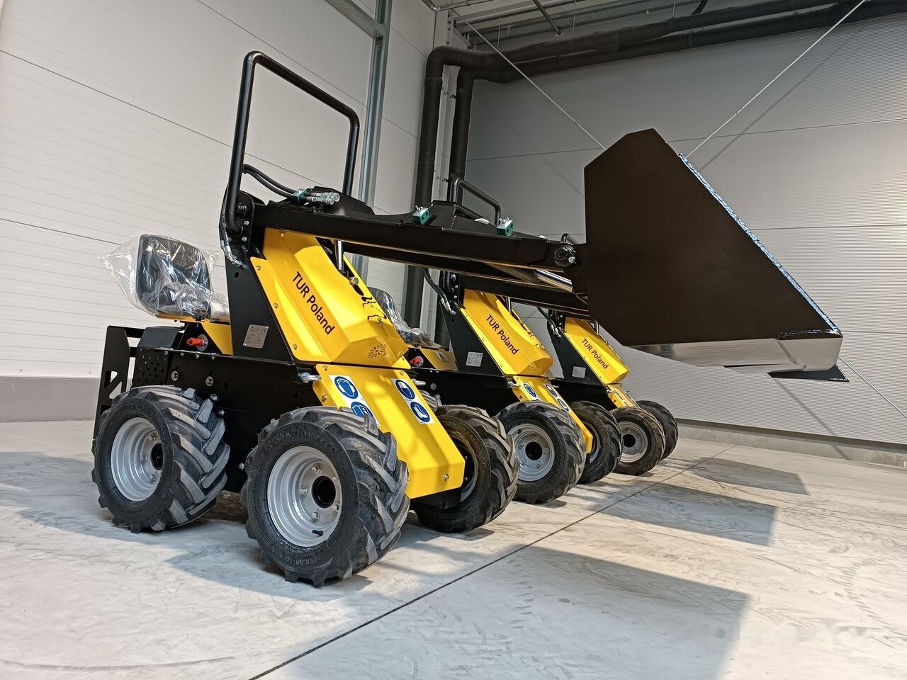 Tur Poland Mini Loader TUR N 520 Mini Hoflader Kompaktlader Briggs&Stratton - Minicargadora: foto 1 Tur Poland Mini Loader TUR N 520 Mini Hoflader Kompaktlader Briggs&Stratton - Minicargadora: foto 1