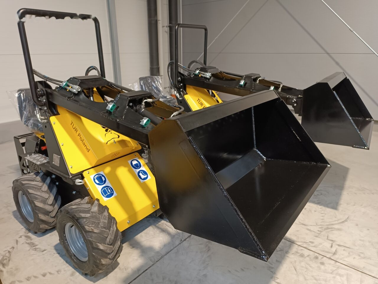 Tur Poland Radlader Mini loader Mini Hoflader N 520 - Minicargadora: foto 4 Tur Poland Radlader Mini loader Mini Hoflader N 520 - Minicargadora: foto 4