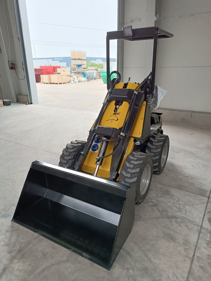 Tur Poland Radlader Mini loader Mini Hoflader N 520 - Minicargadora: foto 2 Tur Poland Radlader Mini loader Mini Hoflader N 520 - Minicargadora: foto 2