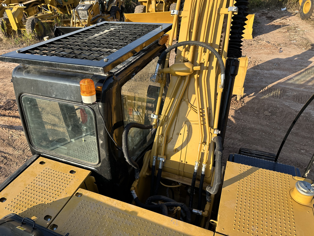 Excavadora de cadenas CAT 320D2L: foto 8 Excavadora de cadenas CAT 320D2L: foto 8