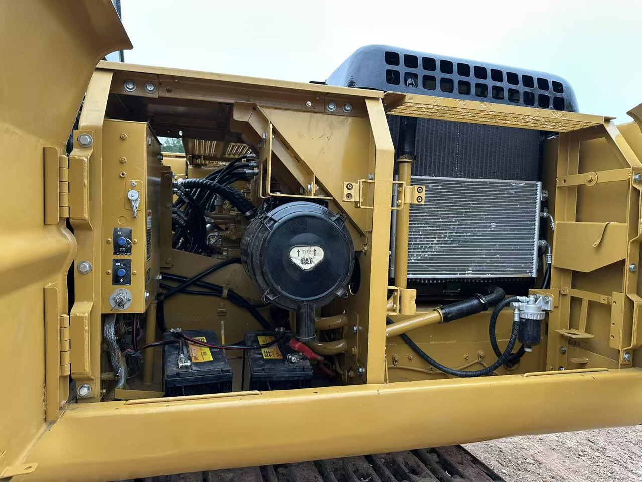 Excavadora de cadenas CATERPILLAR 320BL: foto 11