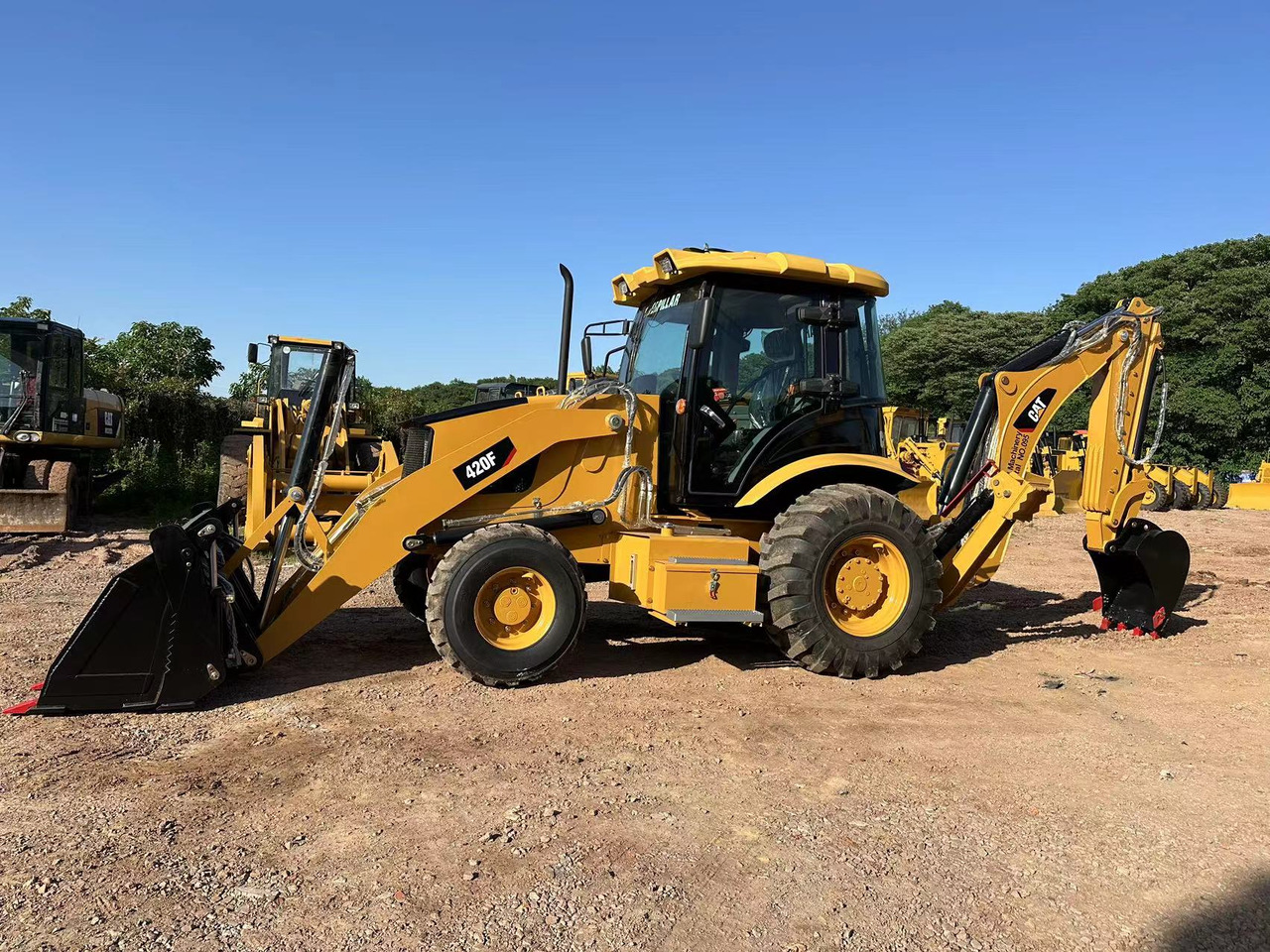 CATERPILLAR 420F2 - Retroexcavadora: foto 4 CATERPILLAR 420F2 - Retroexcavadora: foto 4